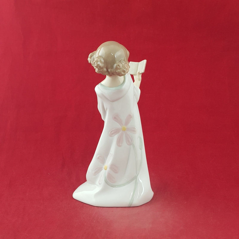 Nao by Lladro Porcelain Figurine 1499 Pretty Poems - 8890 L/N