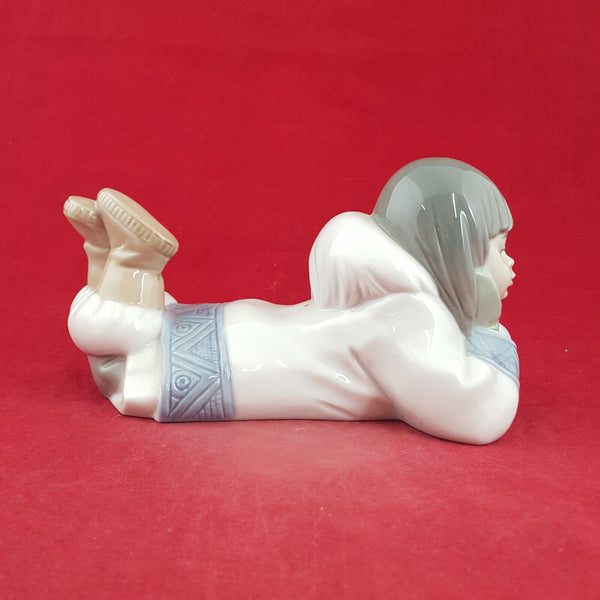 Lladro Nao Figurine - Dreaming On Ice 1298 | Eskimo Girl