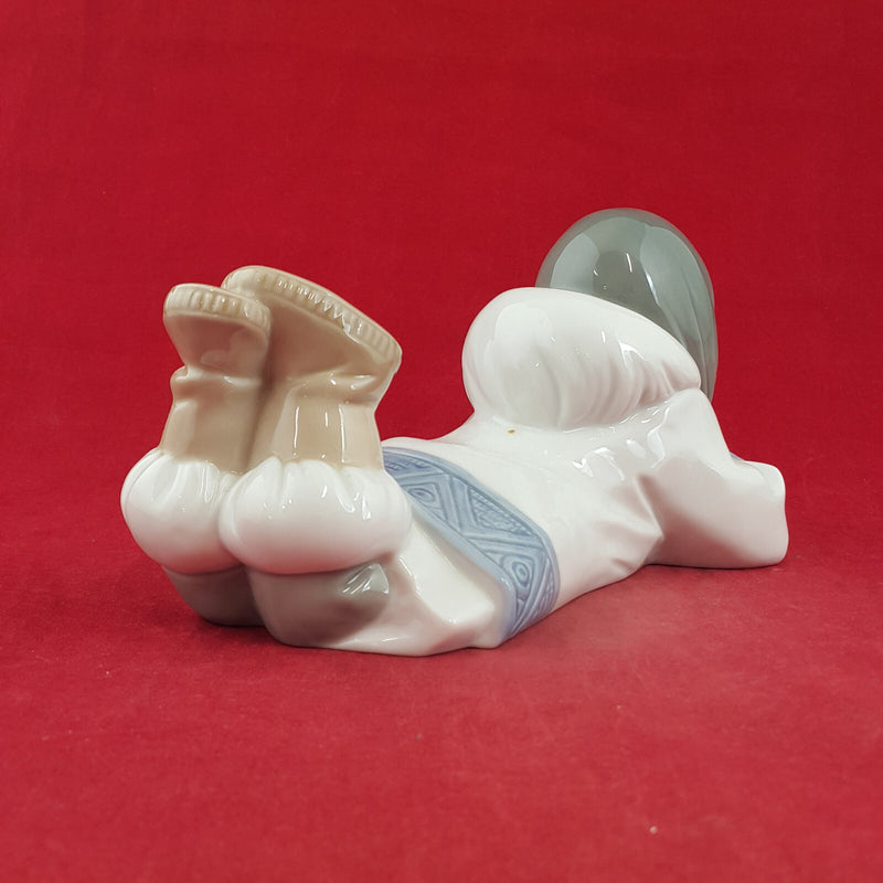 Lladro Nao Figurine - Dreaming On Ice 1298 | Eskimo Girl