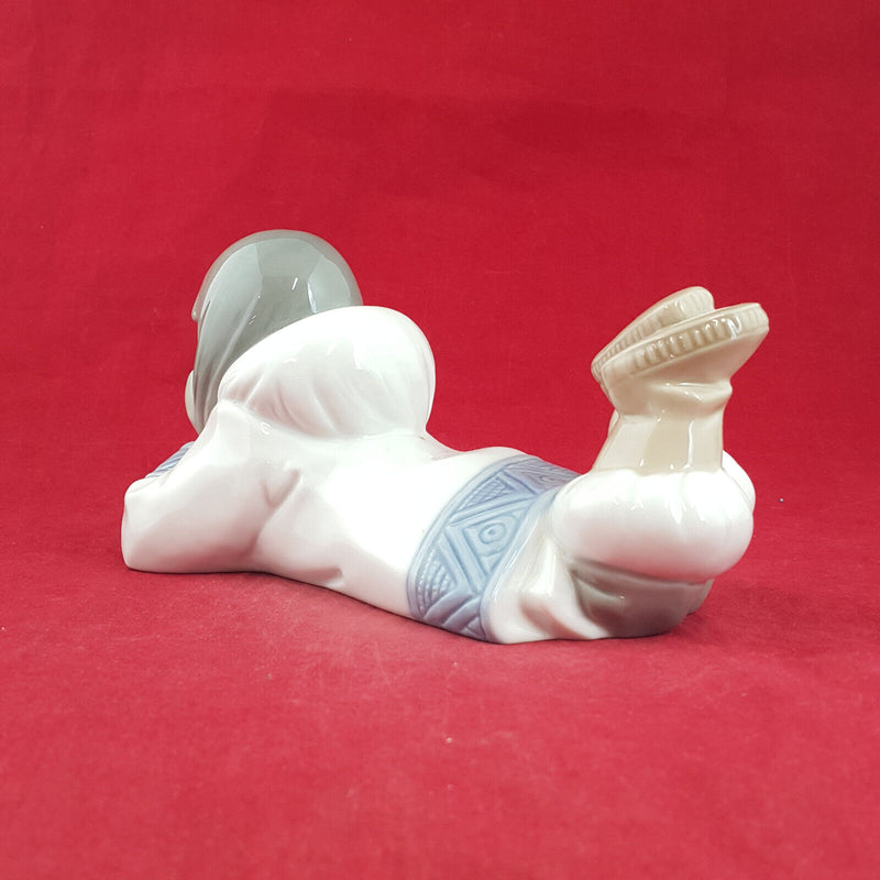 Lladro Nao Figurine - Dreaming On Ice 1298 | Eskimo Girl