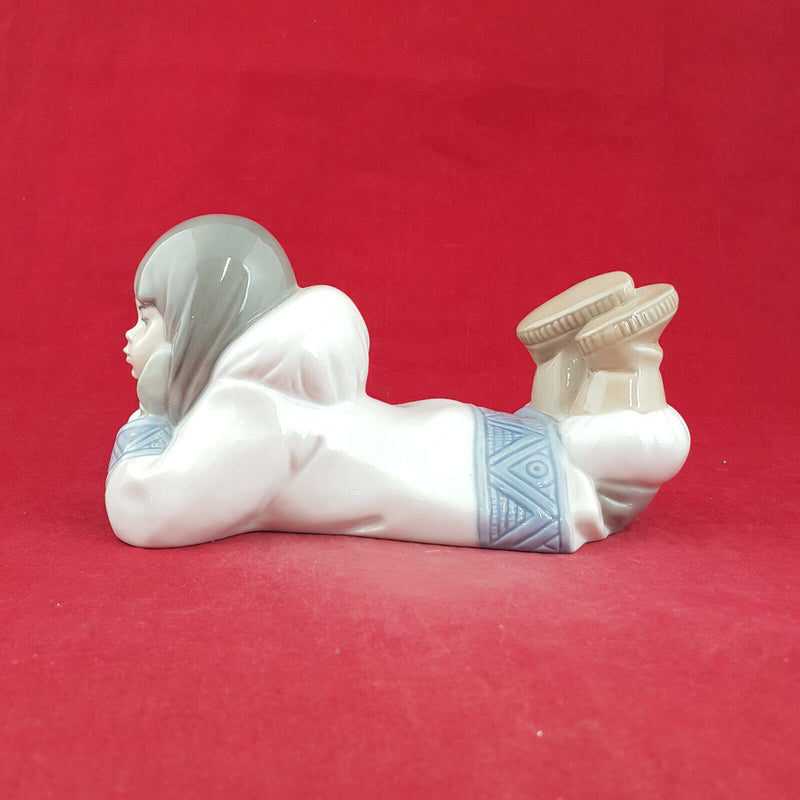 Lladro Nao Figurine - Dreaming On Ice 1298 | Eskimo Girl