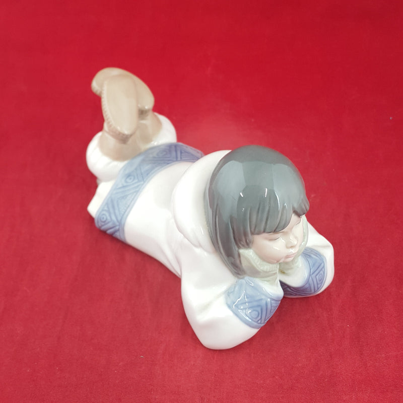 Lladro Nao Figurine - Dreaming On Ice | Eskimo Girl 1298