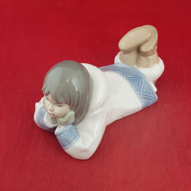 Lladro Nao Figurine - Dreaming On Ice 1298 | Eskimo Girl