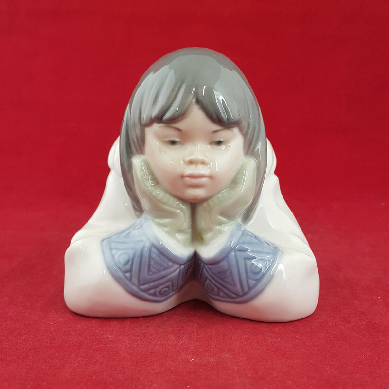 Lladro Nao Figurine - Dreaming On Ice | Eskimo Girl 1298