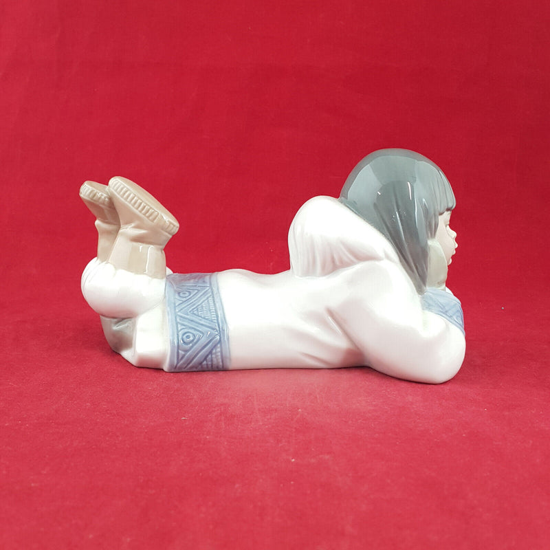 Lladro Nao Figurine - Dreaming On Ice | Eskimo Girl 1298