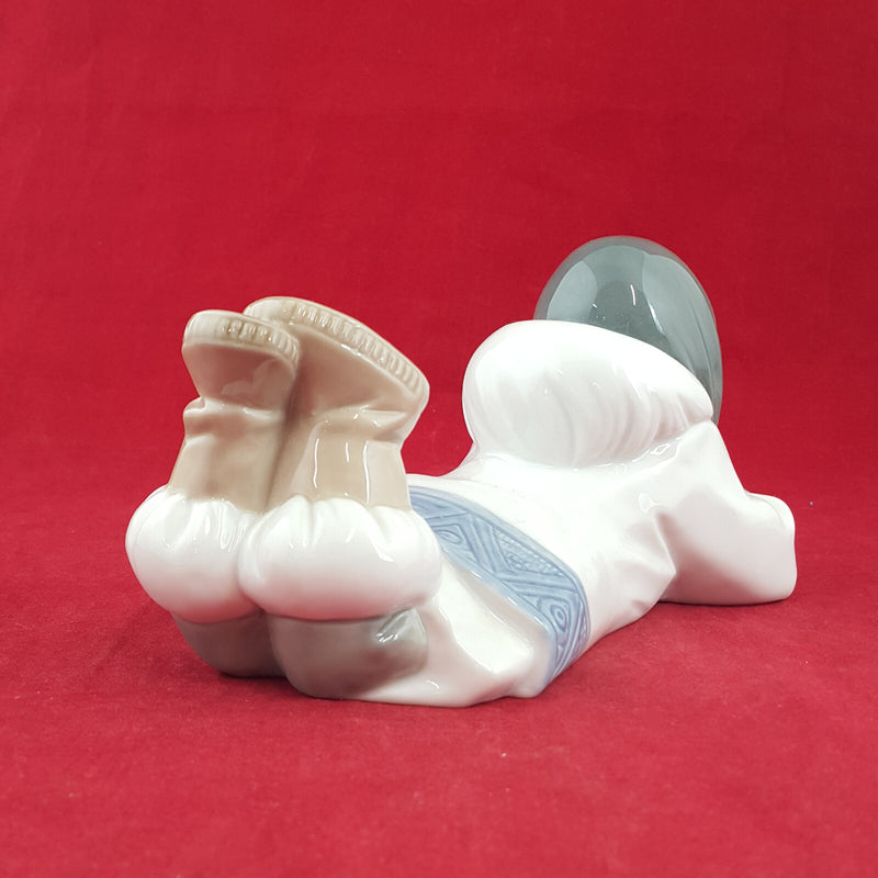 Lladro Nao Figurine - Dreaming On Ice | Eskimo Girl 1298