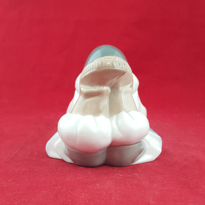 Lladro Nao Figurine - Dreaming On Ice | Eskimo Girl 1298