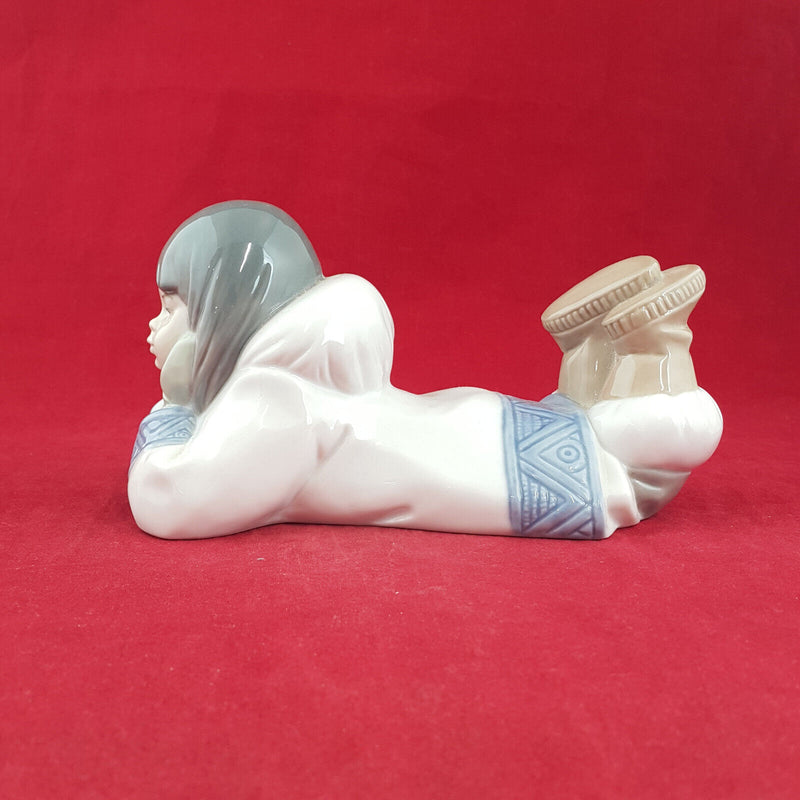 Lladro Nao Figurine - Dreaming On Ice | Eskimo Girl 1298