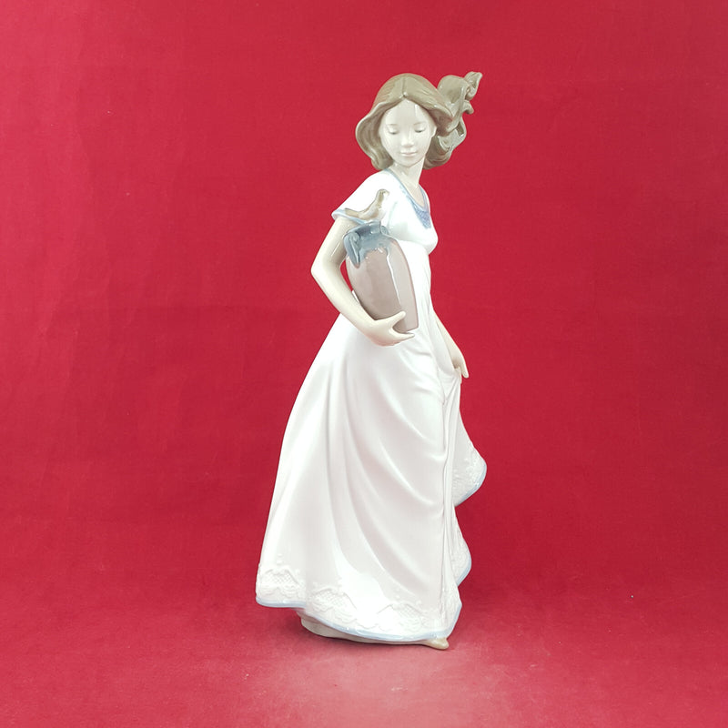 Lladro Nao Figurine - A Joyful New Friend 1409