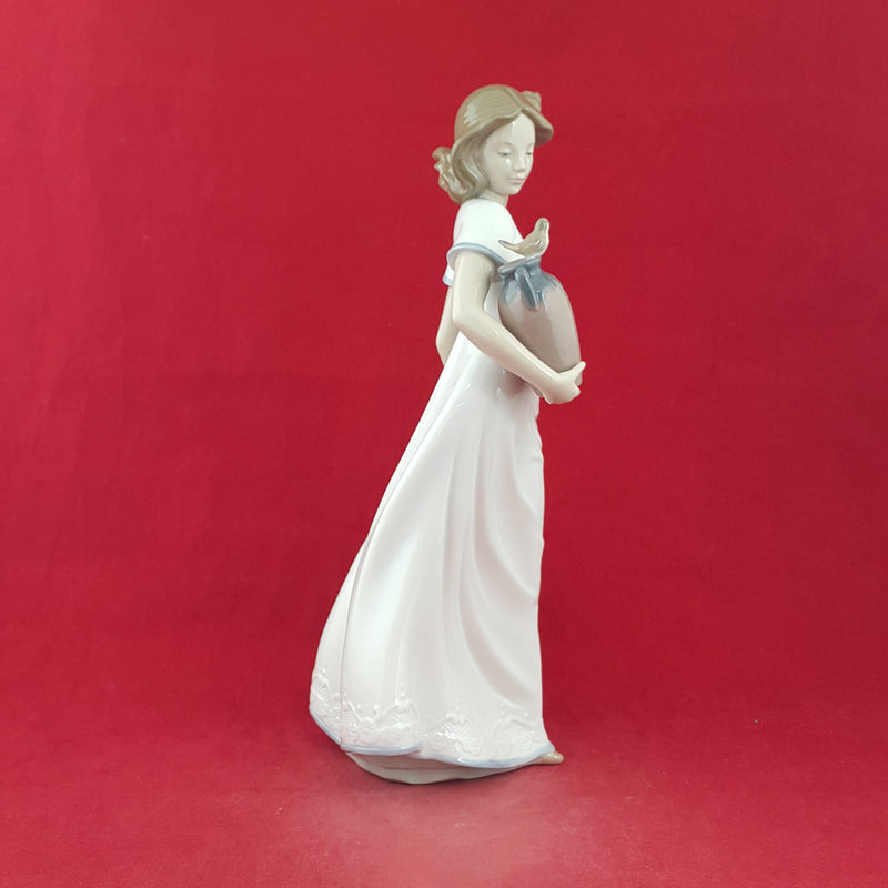 Lladro Nao Figurine - A Joyful New Friend 1409