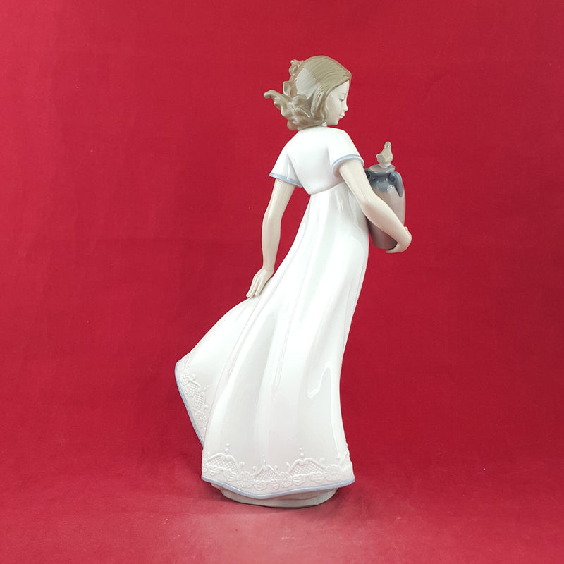 Lladro Nao Figurine - A Joyful New Friend 1409
