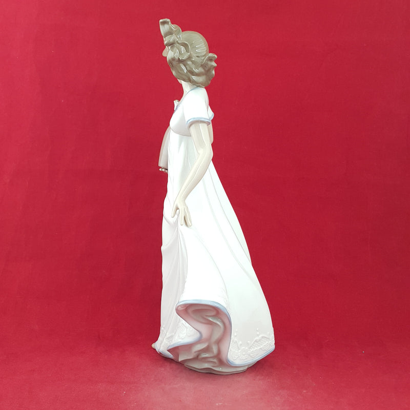 Lladro Nao Figurine - A Joyful New Friend 1409