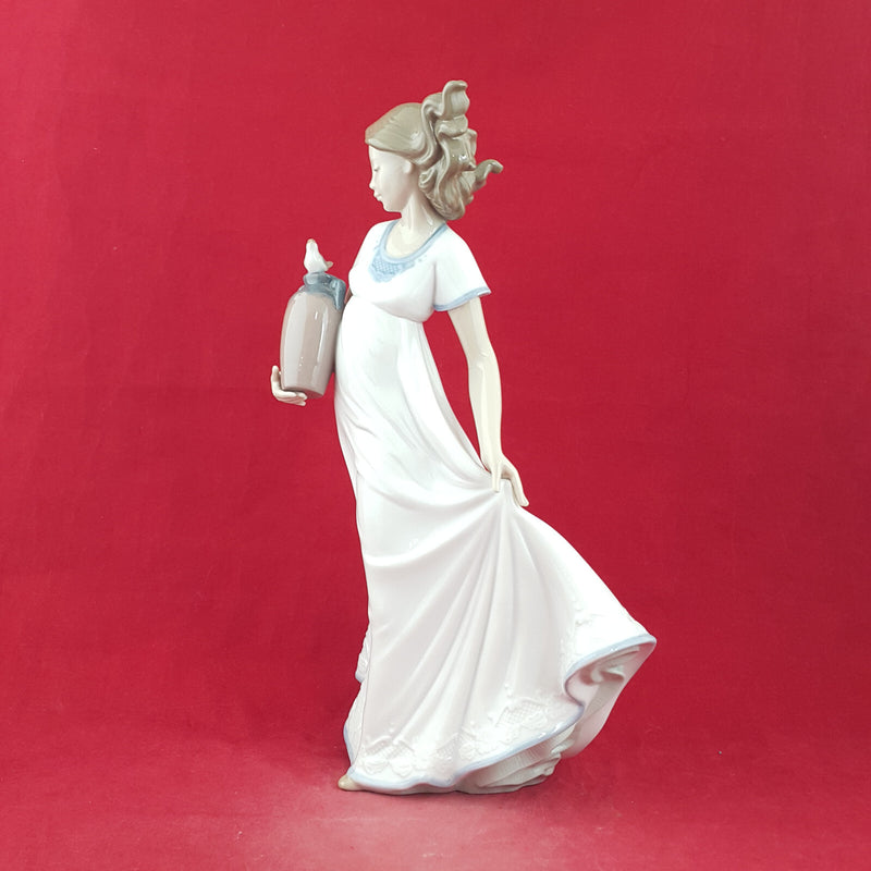Lladro Nao Figurine - A Joyful New Friend 1409
