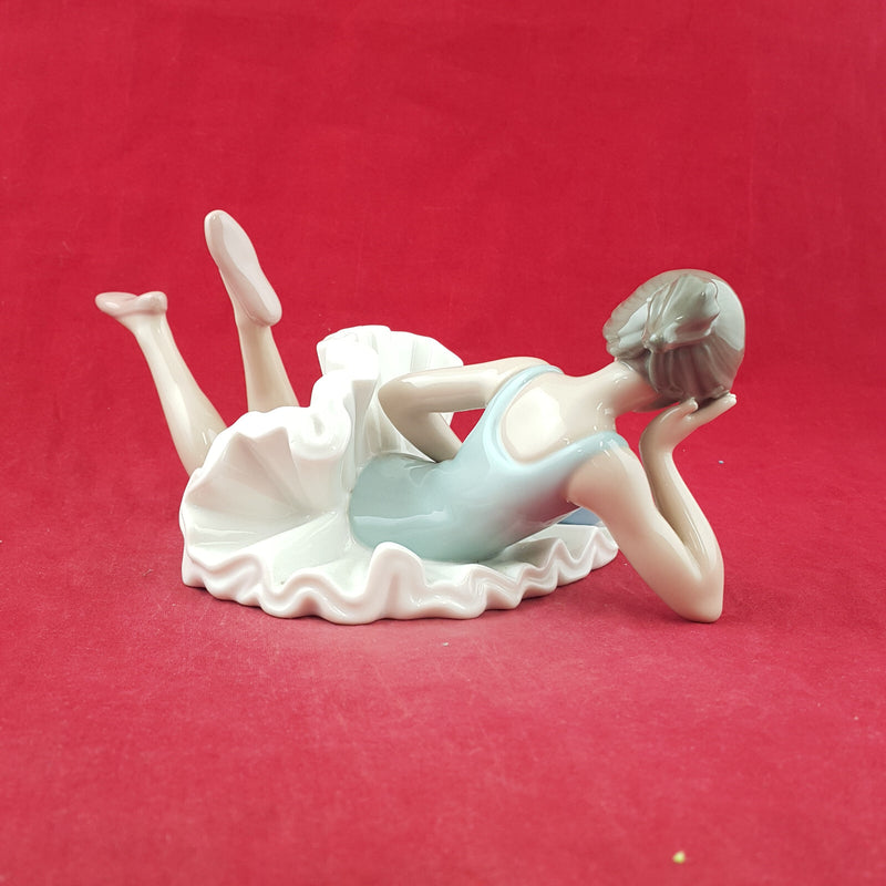 Lladro Nao Figurine - Ballerina With Ball 1178 - L/N 3724