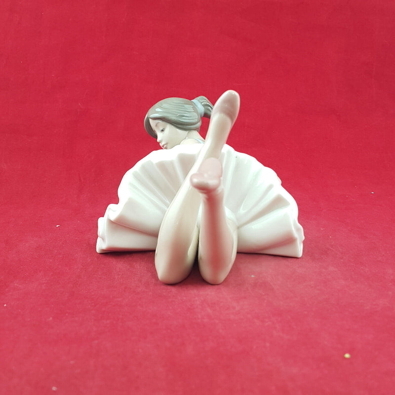 Lladro Nao Figurine - Ballerina With Ball 1178 - L/N 3724