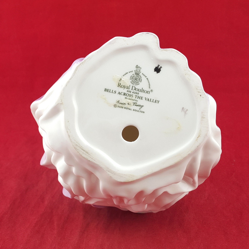 Royal Doulton Figurine - Bells Across Valley HN4300 – RD 2724