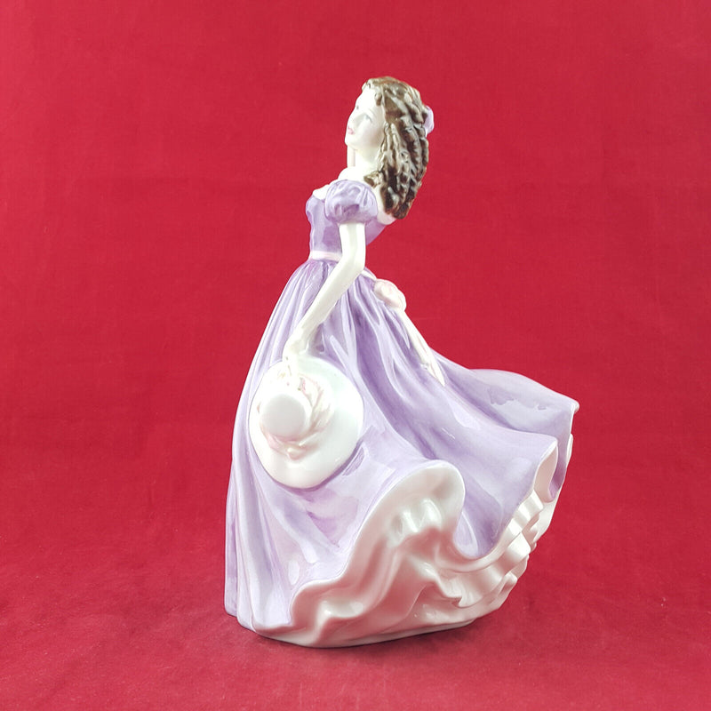 Royal Doulton Figurine - Bells Across Valley HN4300 – RD 2724