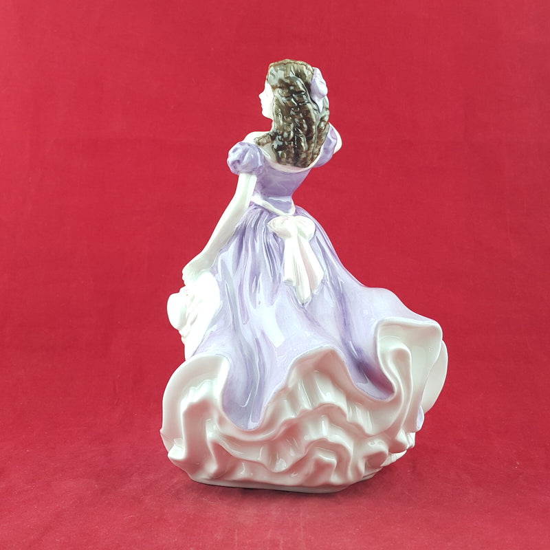 Royal Doulton Figurine - Bells Across Valley HN4300 – RD 2724