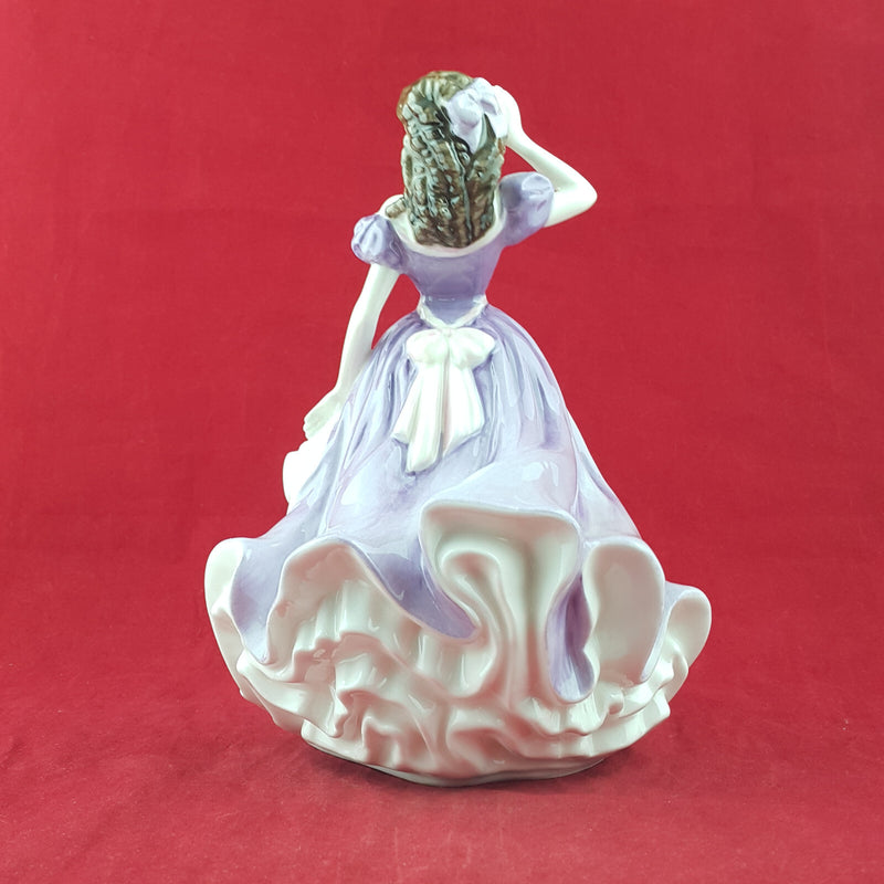 Royal Doulton Figurine - Bells Across Valley HN4300 – RD 2724