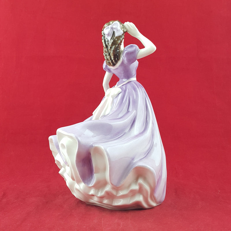 Royal Doulton Figurine - Bells Across Valley HN4300 – RD 2724