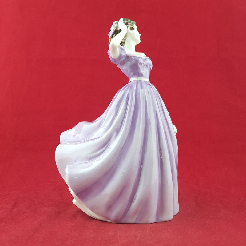 Royal Doulton Figurine - Bells Across Valley HN4300 – RD 2724