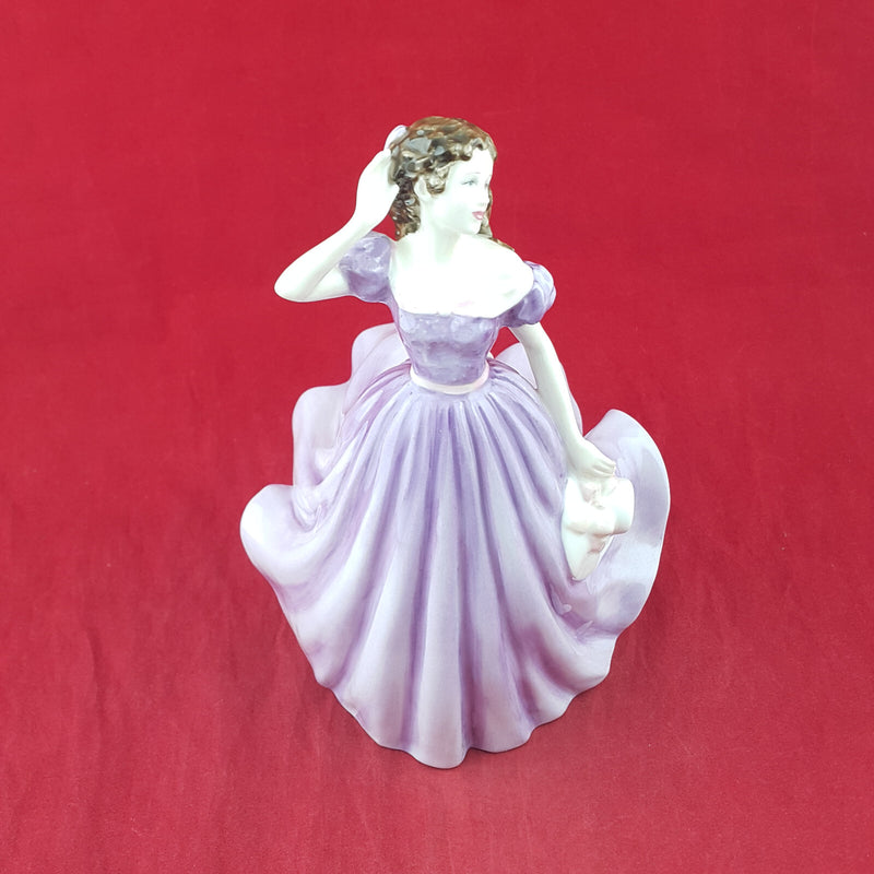 Royal Doulton Figurine - Bells Across Valley HN4300 – RD 2724