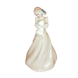 Royal Doulton Figurine - Dreaming HN3133 - 445 RD