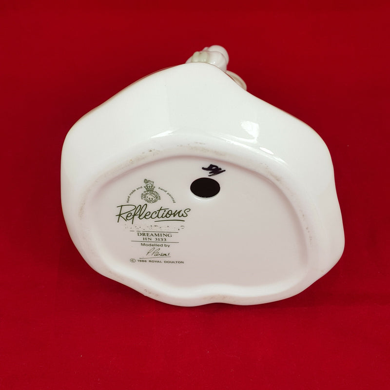 Royal Doulton Figurine - Dreaming HN3133 - 445 RD