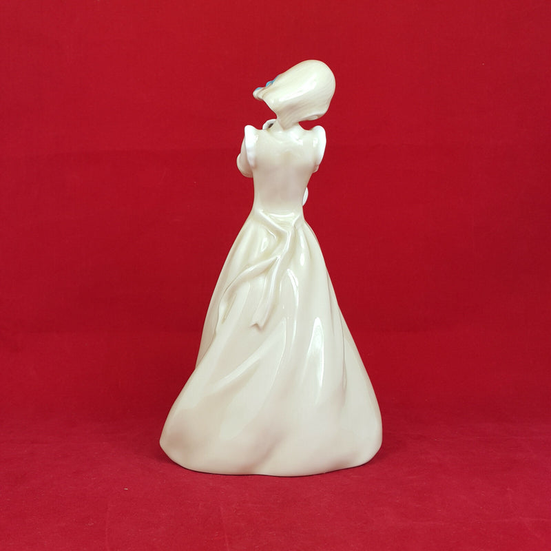 Royal Doulton Figurine - Dreaming HN3133 - 445 RD