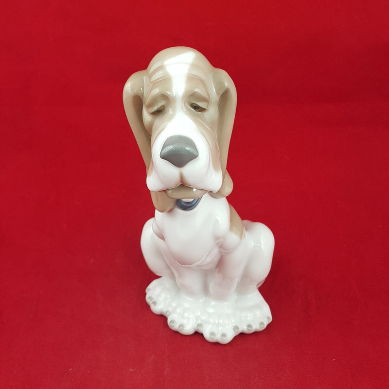 Nao By Lladro - Sad Hound Dog 0375 - L/N 1015
