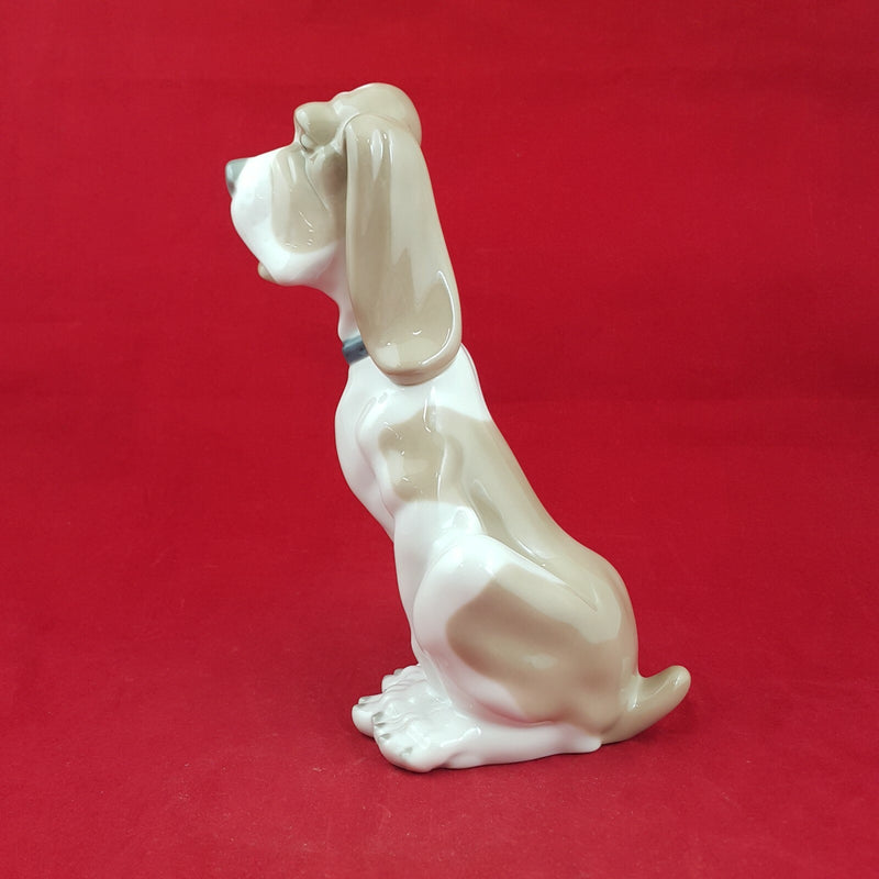 Nao By Lladro - Sad Hound Dog 0375 - L/N 1015