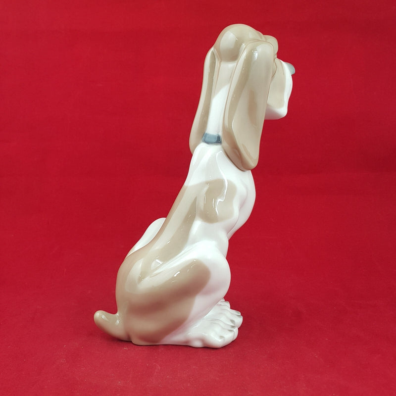 Nao By Lladro - Sad Hound Dog 0375 - L/N 1015