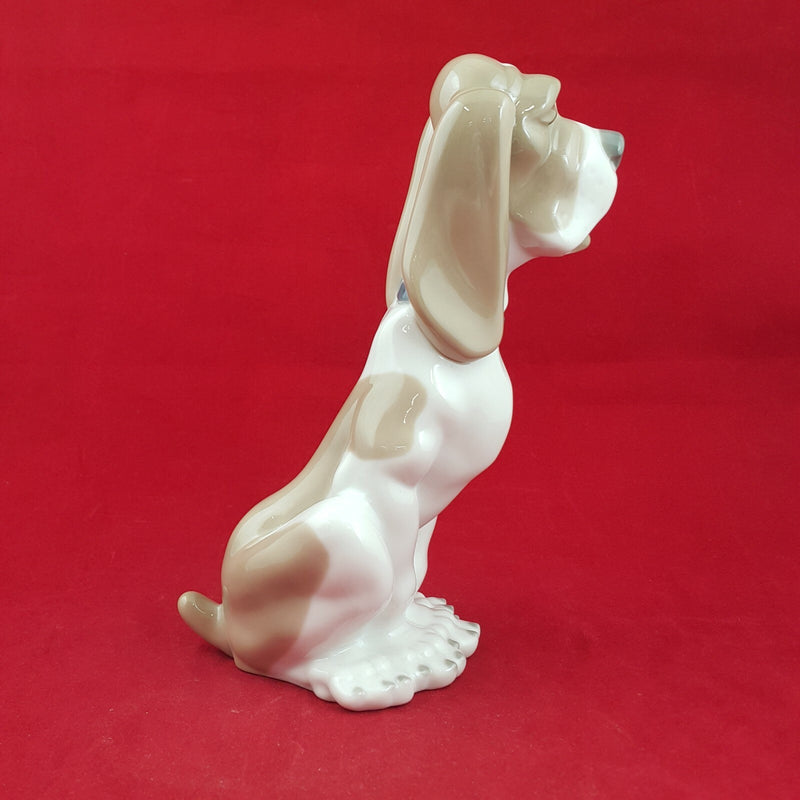 Nao By Lladro - Sad Hound Dog 0375 - L/N 1015