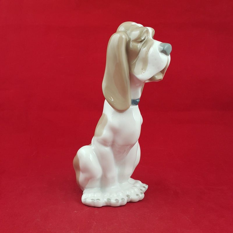 Nao By Lladro - Sad Hound Dog 0375 - L/N 1015