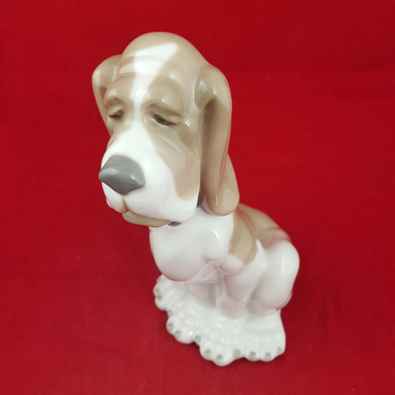 Nao By Lladro - Sad Hound Dog 0375 - L/N 1015