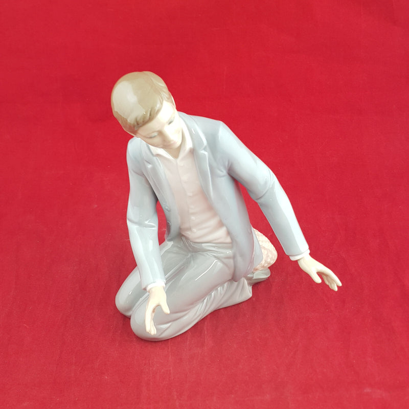 Lladro - Caring Father 6972 (Boxed) - L/N 2100