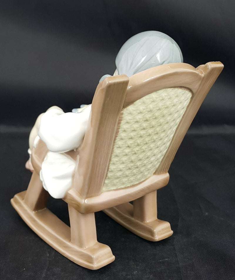 Lladro Figurine 5448 Naptime