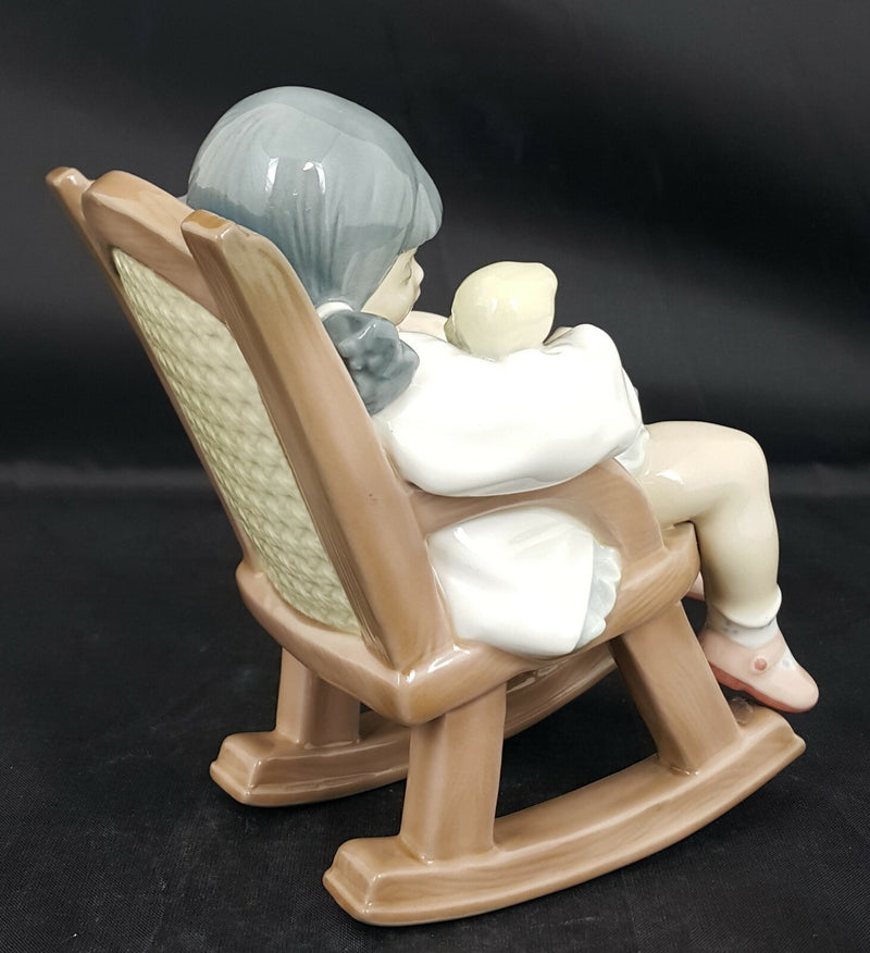 Lladro Figurine 5448 Naptime