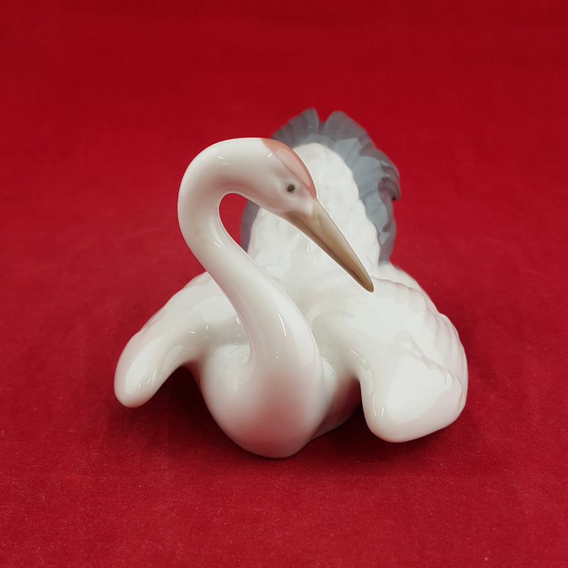 Lladro - Nesting Crane 1599 - L/N 1452