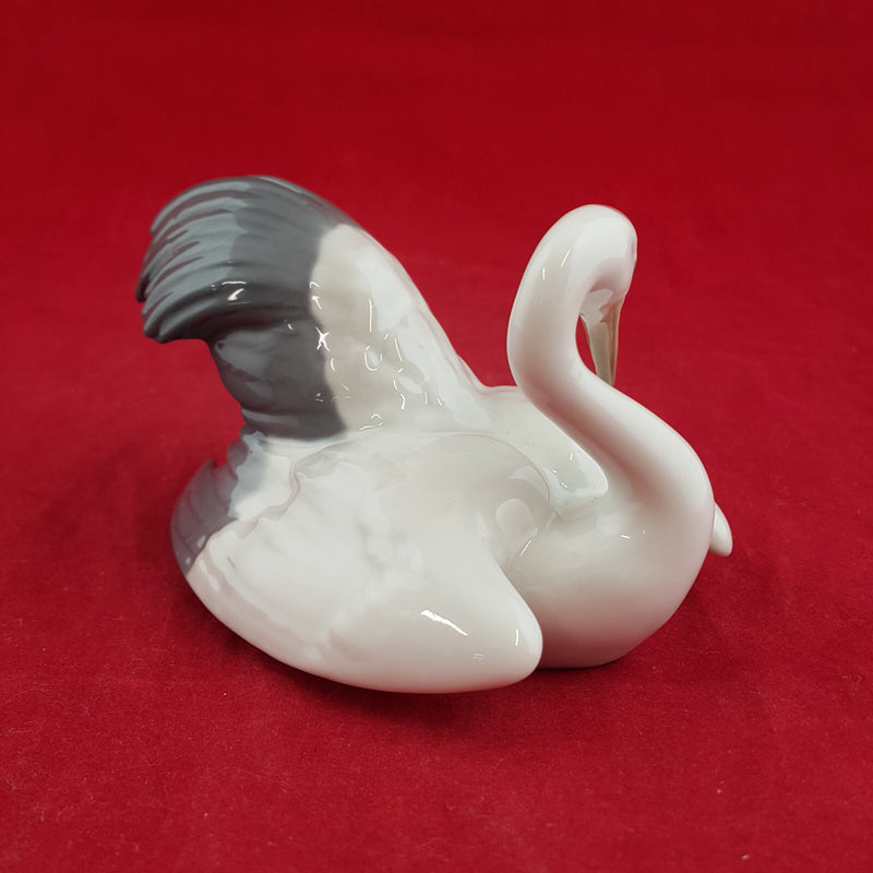 Lladro - Nesting Crane 1599 - L/N 1452