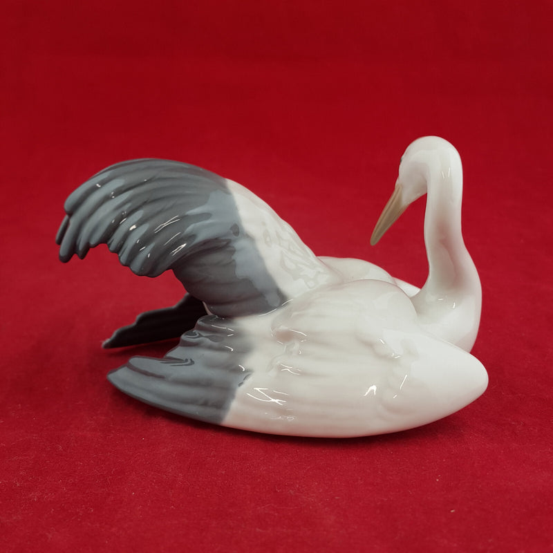 Lladro - Nesting Crane 1599 - L/N 1452