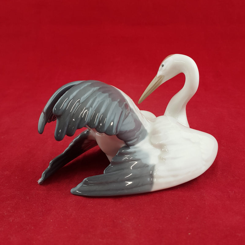 Lladro - Nesting Crane 1599 - L/N 1452