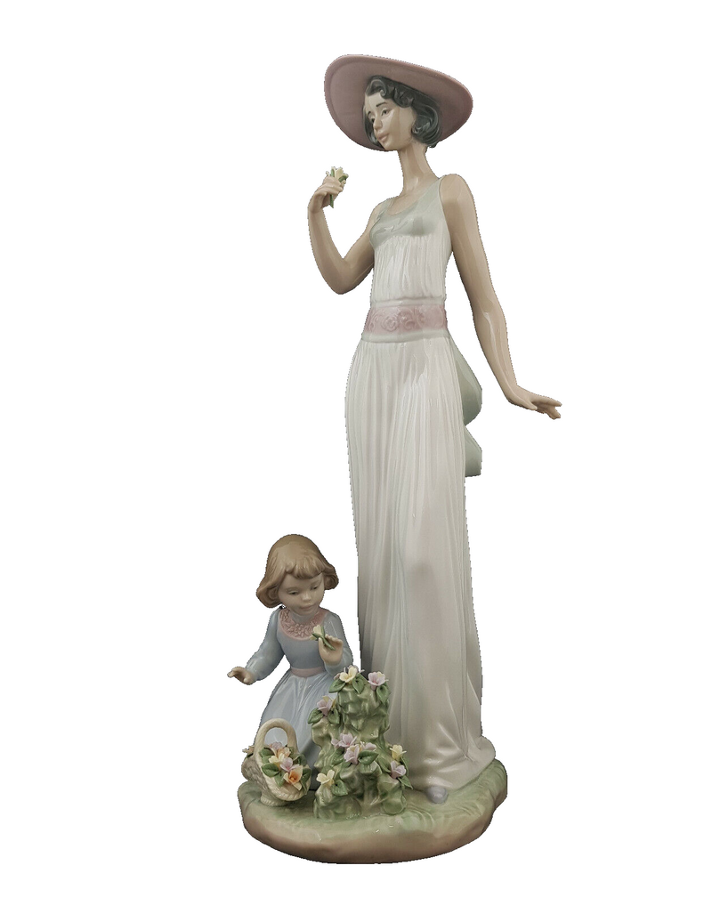 Lladro Figurine Lady with Child and Flowers In Bloom Model 6648 - Flower Broken