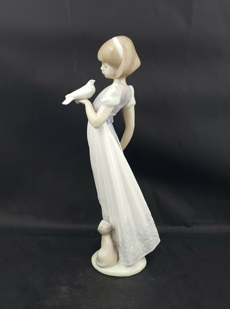 Lladro Figurine 7611 Summer Stroll Collectors Society Boxed - Glued