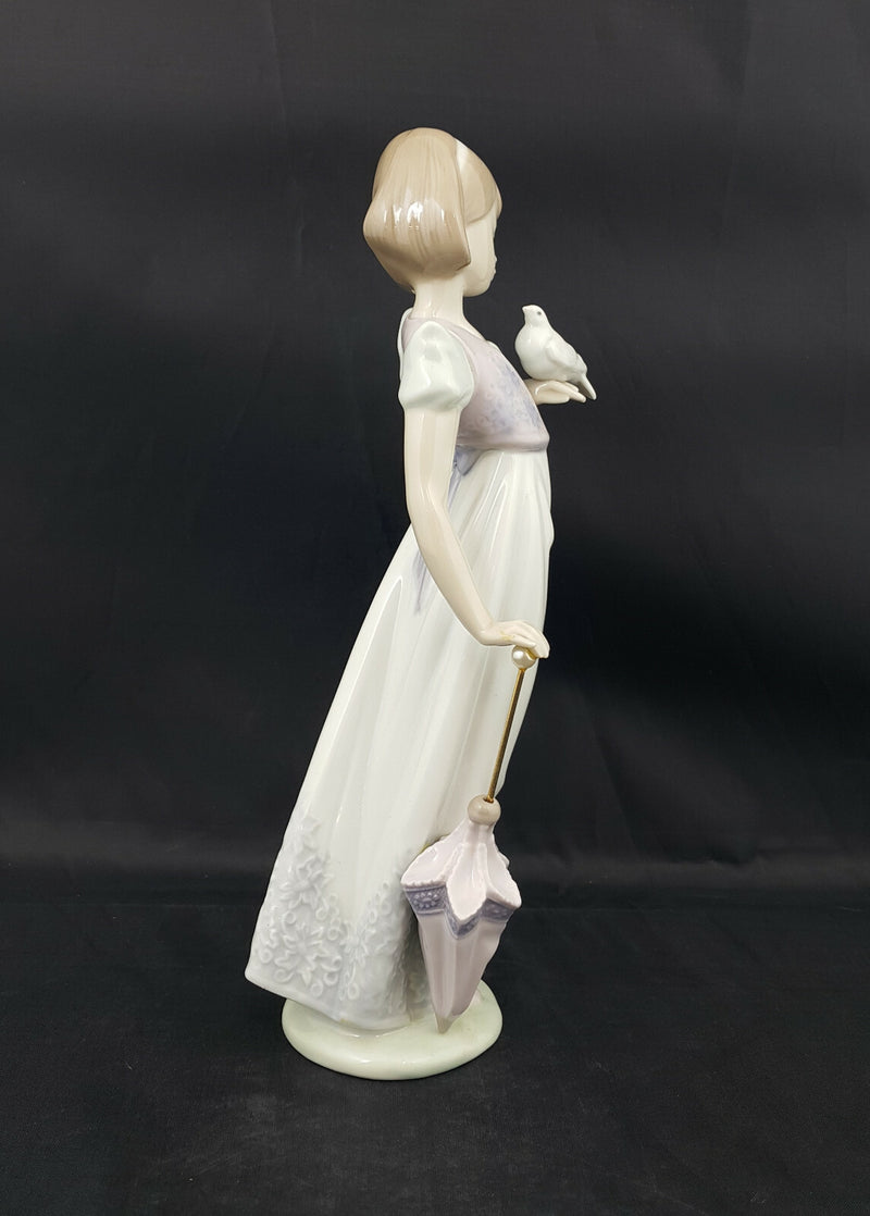 Lladro Figurine 7611 Summer Stroll Collectors Society Boxed - Glued