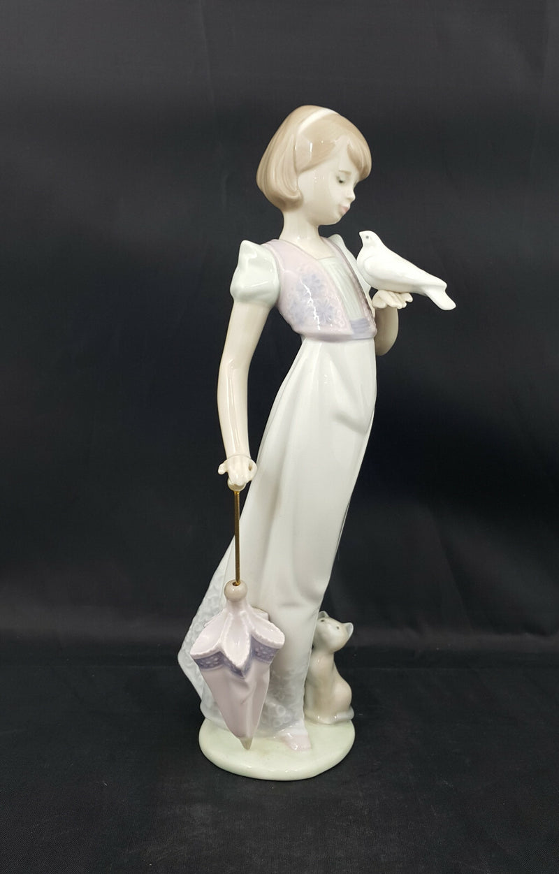 Lladro Figurine 7611 Summer Stroll Collectors Society Boxed - Glued