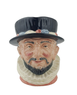 Royal Doulton Character Jug D6206 Beefeater - 8725 RD