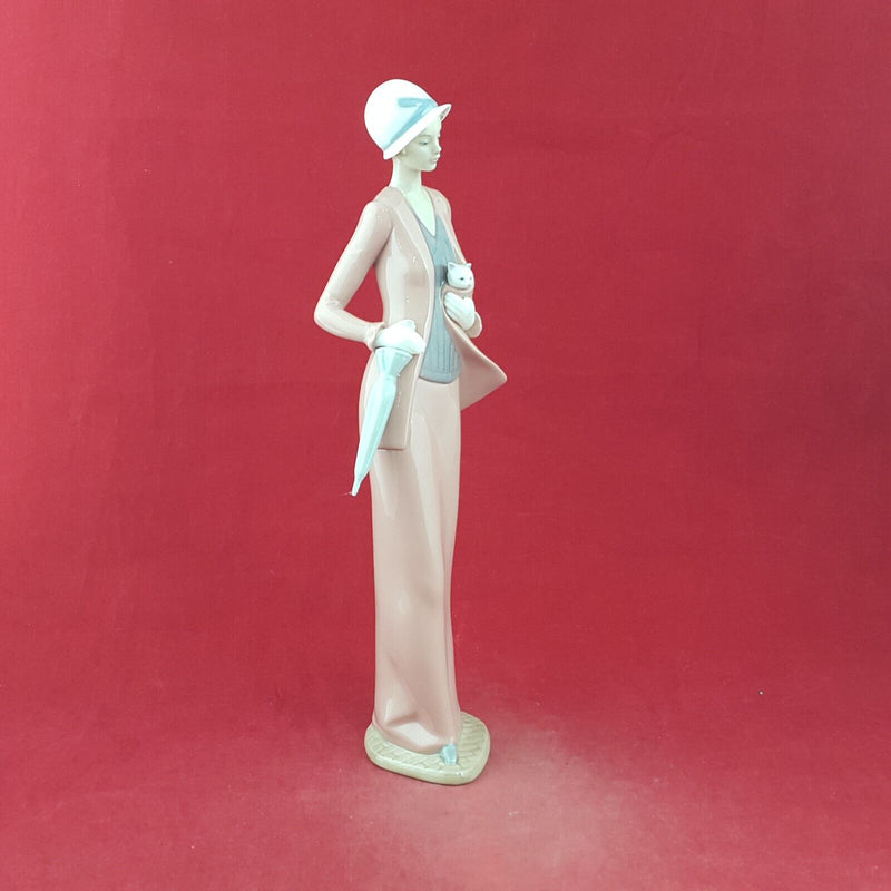Lladro Nao Figurine 1232 Autumn Stroll Women With Cat Boxed - L/N