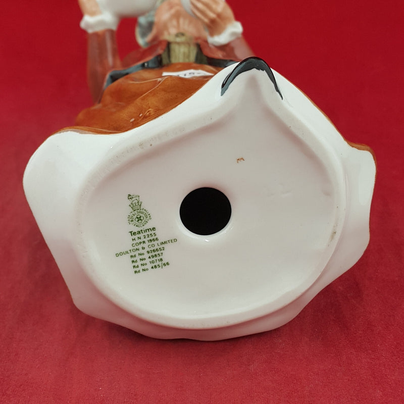 Royal Doulton Figurine HN2255 Teatime - RD