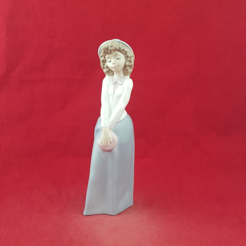 Lladro Nao - Too Cute / Girl With Purse 1121  Boxed - L/N 8968